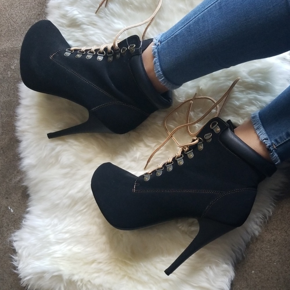 NEW W/O BOX Forever Boots sz 9